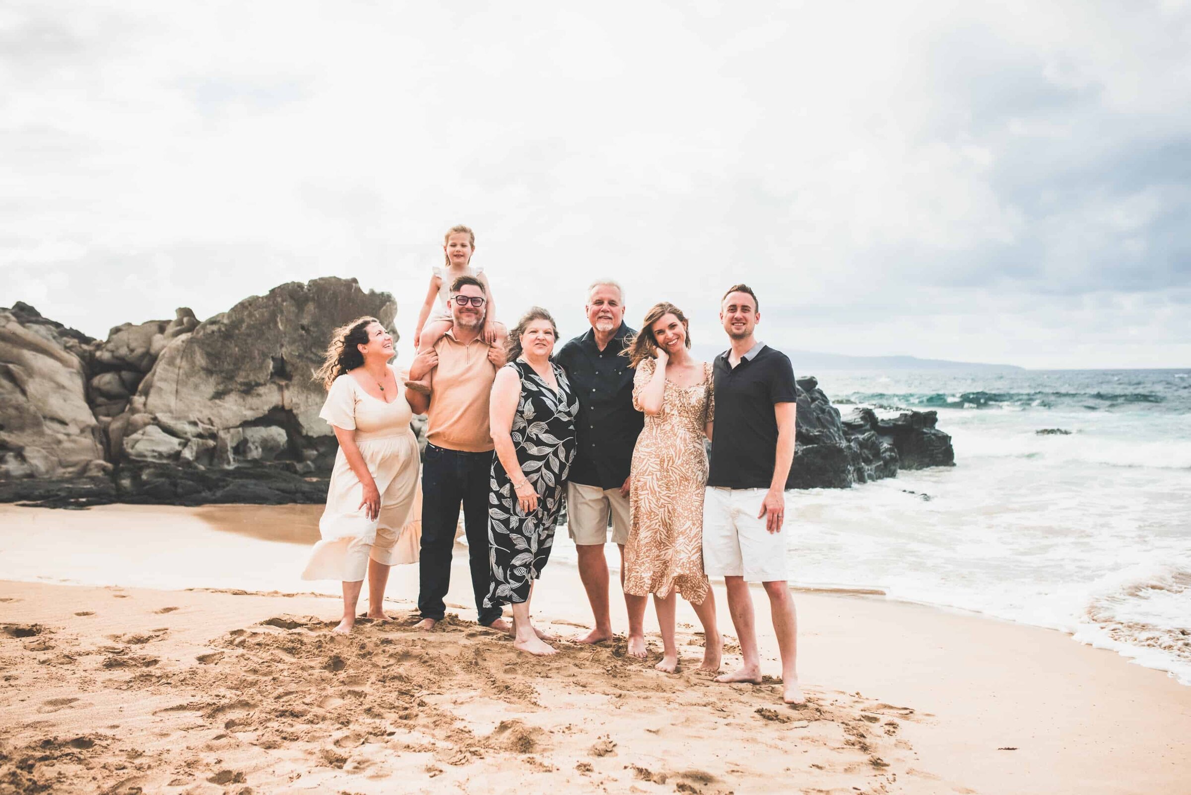 maui-family-photographer-dreamgraphy-multigenerational-beach-session Multi-generational family of seven on rocky beach