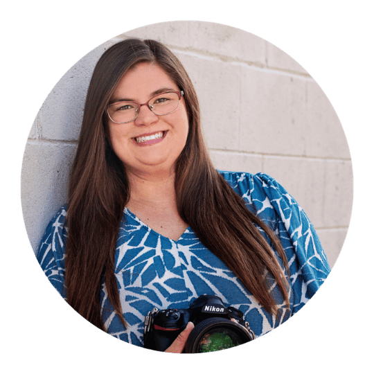 Rebecca, Orlando photographer at Dreamgraphy, smiling headshot portrait