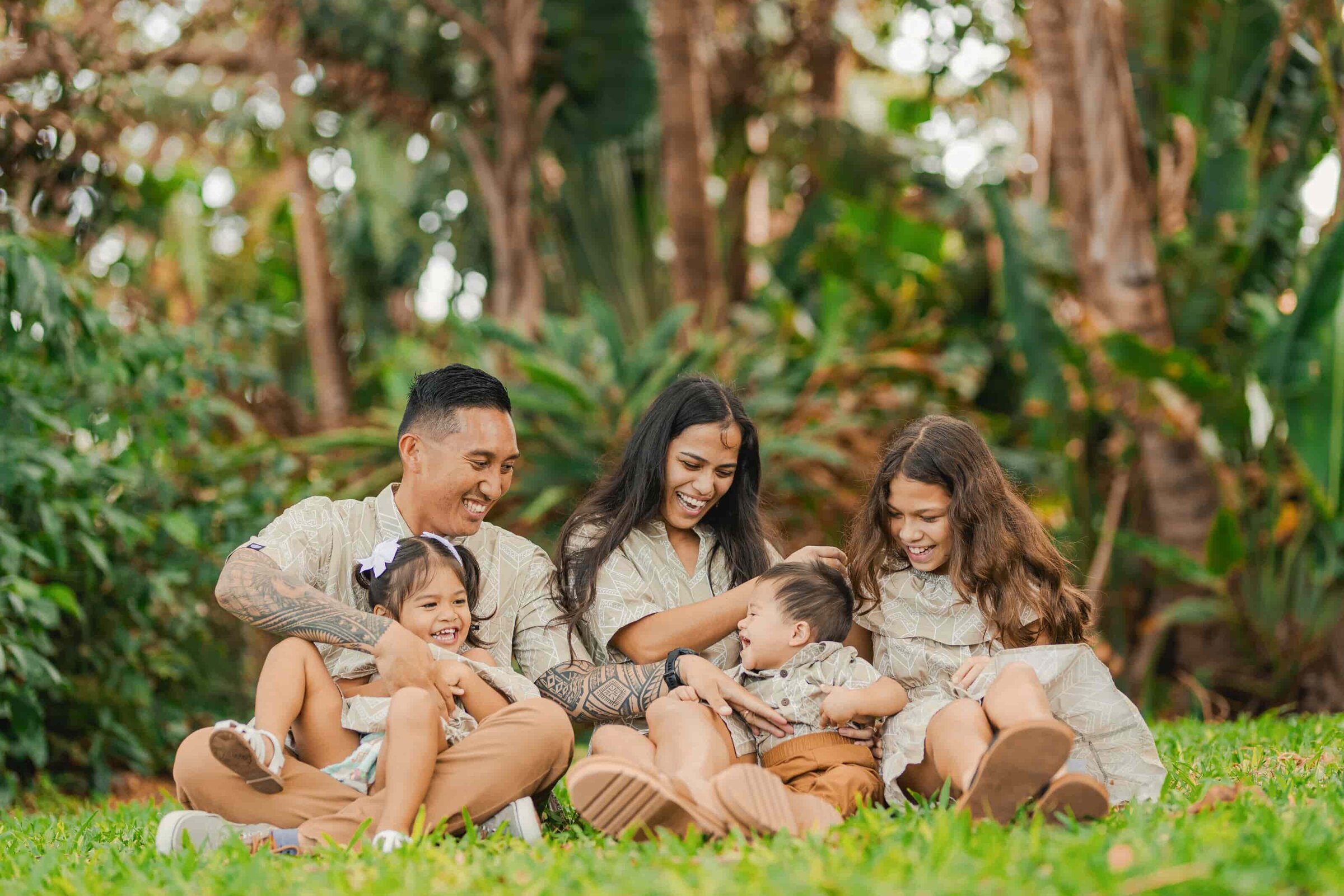 Maui family photographer — candid laughing family of five in tropical garden